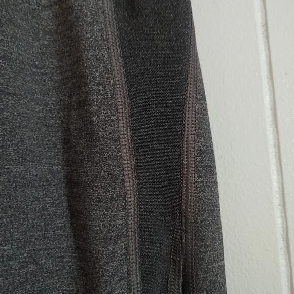 Lululemon Featherlight Tight Gray Size 4 Inseam 25in EUC - Picture 4 of 9